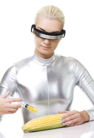  Cyber woman taking a vitamins from corn 

の写真素材