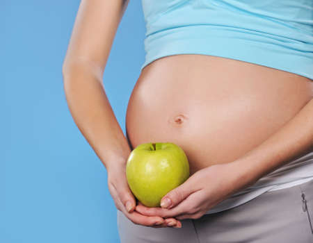  Pregnant woman with green apple の写真素材
