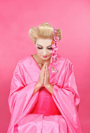 Portrait of a praying geisha 
の写真素材