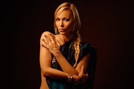 Woman with traditional mehndi henna ornament wearing sariの写真素材