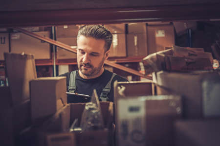 Storekeeper with manual pick list on a warehouse