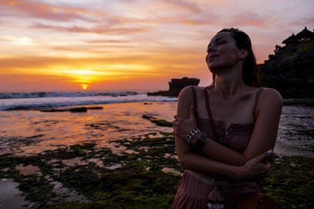 Woman against Pura Tanah Lot temple , Baliの写真素材