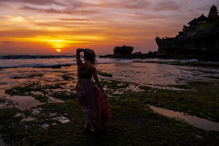 Woman against Pura Tanah Lot temple , Baliの写真素材