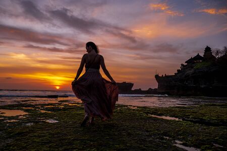 Woman against Pura Tanah Lot temple , Baliの写真素材