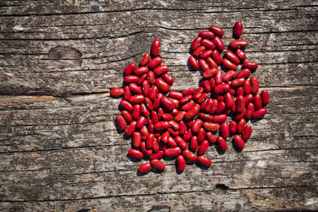 red beans on a wooden boardの素材 [FY3107021036]