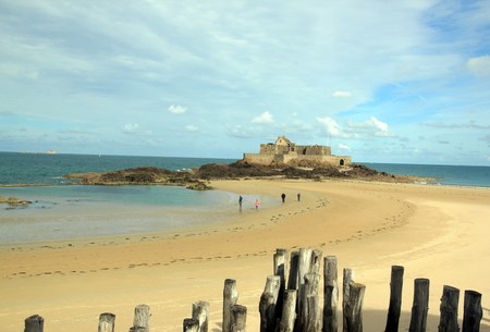 Fort of St Malo at low tide Brittany Franceのeditorial素材