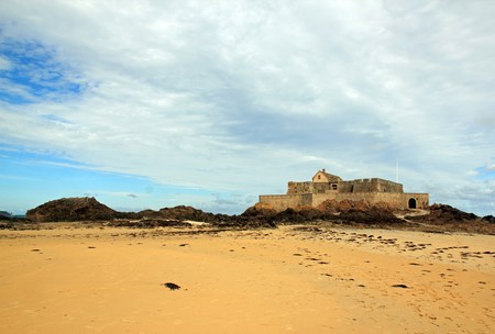 St Malo, strong in low tide (Brittany France)のeditorial素材