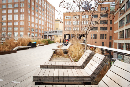 People relaxing and strolling on The High Line. The High Line is a recently created New York City park located on what used to be an elevated industrial railroad line. It is located in the meatpacking district on the west side of Manhattan. It stretches fのeditorial素材
