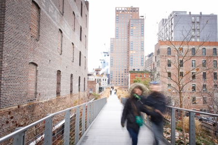 People relaxing and strolling on The High Line. The High Line is a recently created New York City park located on what used to be an elevated industrial railroad line. It is located in the meatpacking district on the west side of Manhattan. It stretches fのeditorial素材