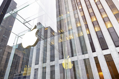 looking up from inside of the apple store in New yorkのeditorial素材