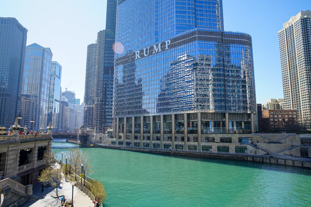 CHICAGO, IL - April 15, 2016: Chicago River in the daytime. Trump International Hotel and Tower, a skyscraper condo hotel located in downtown Chicago, Illinoisのeditorial素材