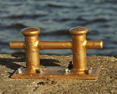 device on the shore mooring boats