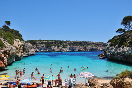 Image of the famous beach of El Cal? d'es Moro, on the island of Mallorca, a sunny summer day full ofのeditorial素材