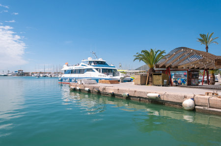 Alcudia, Balearic Islands/Spain; may/19/2018: general view of the dock in the port of Alcudia. Tourist boat moored in the portのeditorial素材