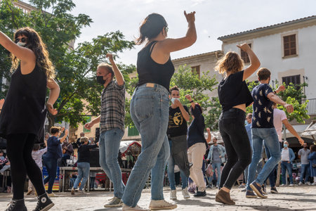 Porreres, Spain; October 31 2021: Annual autumn fair in the Majorcan town of Porreres, held on October 31. People dancing the folkloric dance of Majorca, Ball de Bot in the street. New normalのeditorial素材