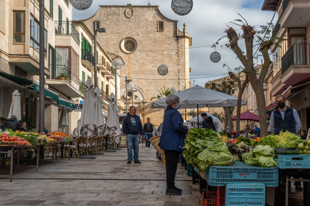 Santanyi, Spain; December 11 2021: Weekly street market in the Mallorcan town of Santanyi, during the winter Christmas season. Stalls selling fresh and seasonal food productsのeditorial素材
