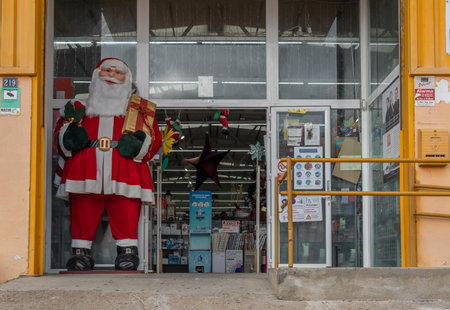 Palma de Mallorca, Spain; January 02 2022: Entrance of a store with a giant Santa Claus figure. Palma de Mallorca, Spainのeditorial素材