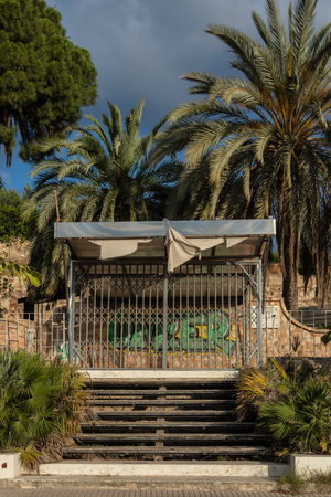 Palma de Majorca, Spain; June 28 2022: Old Pacha discotheque in a state of abandonment and ruin, on the promenade of Palma de Mallorca, at dawn. Nightlife business crisisのeditorial素材