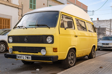 Felanitx, Spain; december 30 2022: Old yellow Volkswagen T3 commercial van, parked on the street. Felanitx, island of Majorca, Spainのeditorial素材