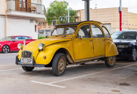 Manacor, Spain; july 21 2023: Yellow Citroen 2 CV car, parked on the street. Manacor, island of Majorca, Spainのeditorial素材