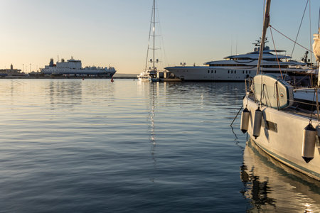 Close-up of luxury boats moored in the marina of Palma de Mallorca at sunrise. spainの写真素材