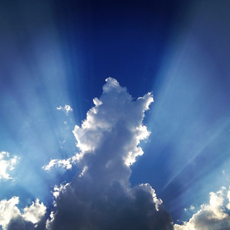 Ray of sun with cloudの素材