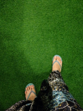 Taking a stroll in the park on a sunny day の素材