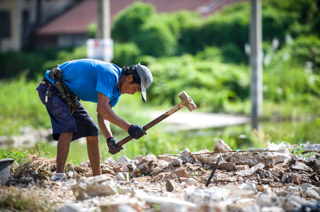 KLONGSAN, THAILAND - NOVEMBER 14, 2010  Unidentified thailand man working at road construction near Thadindaeng Market, Wage to 300 baht のeditorial素材