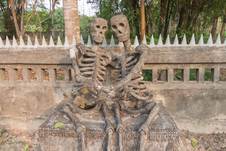 Skeleton statue people with Love ; Show your love for each other. Indeed, just a skeleton held together onlyの写真素材