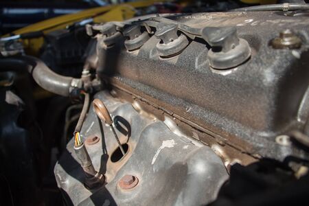 Old engineoil leaking on valve cover