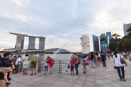 SINGAPORE - JAN 21 , 2016 :  The merlion landmark of Singapore at marina bay area .のeditorial素材