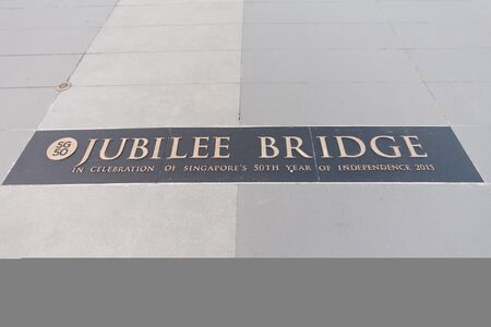 SINGAPORE - JAN 21 , 2016 :  Jubilee bridge. The bridge is part of a trail that highlights Singapore's history, and was built to celebrate Singapore's Golden Jubilee in 2015.のeditorial素材