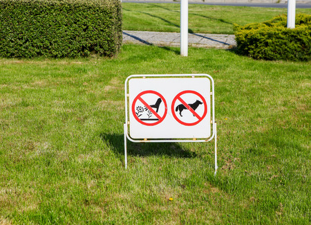 No dogs sign placed in the parkの写真素材