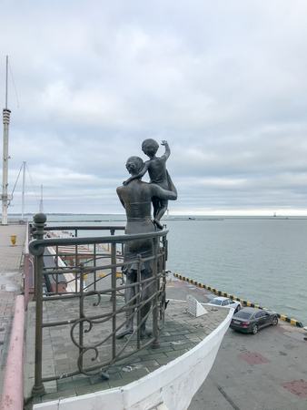 Odessa, Ukraine - December 30, 2017: Statue Wife Of A Sailor With Child.のeditorial素材