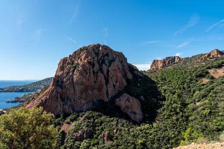cap roux hiking trail In the red rocks of the Esterel mountains with the blue sea of the Mediterraneanの写真素材
