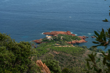 cap roux hiking trail In the red rocks of the Esterel mountains with the blue sea of the Mediterraneanの写真素材