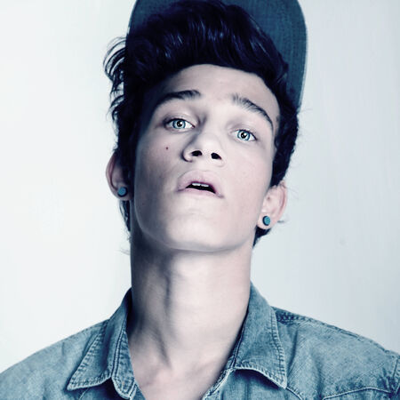 Fashionable young handsome man posing, looking at cameraの写真素材