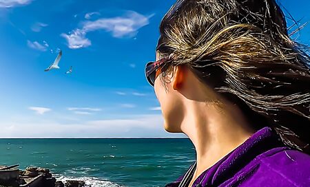 Woman in profile looking out to seaの写真素材