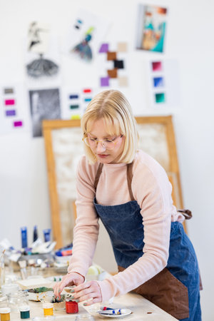 Portrait of a female artist working on her painting in her studioの写真素材