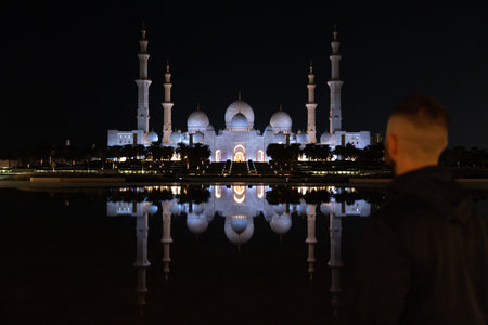 Sheikh zayed grand mosque reflecting at night in abu dhabi, united arab emiratesの写真素材