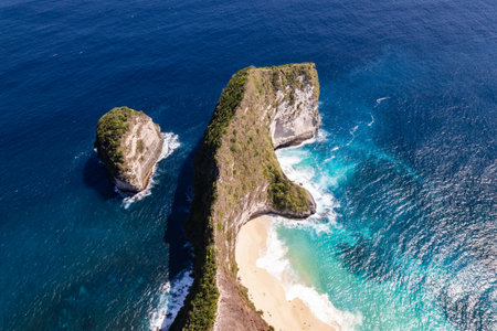 Kelingking beach nusa penida island showing majestic cliffs and turquoise water