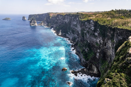 Nusa penida island cliffs meeting turquoise ocean in bali, indonesiaの写真素材