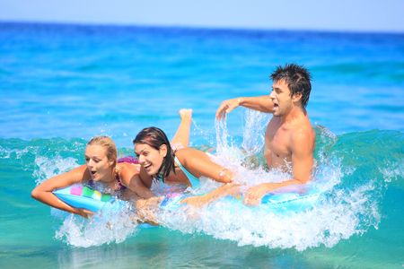 Group of friends at their summer vacation by the sea
の写真素材