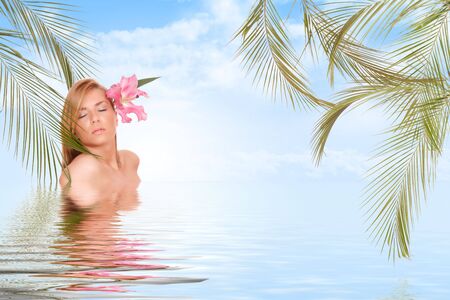 Beautiful young woman reflected in rendered water
の写真素材