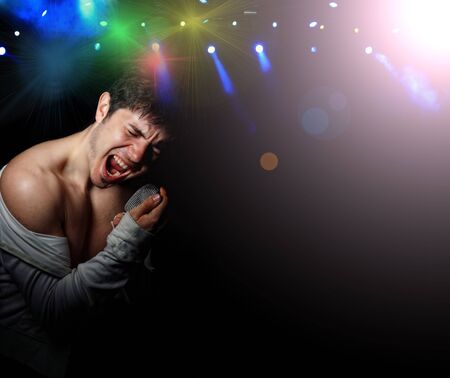 Young Man Singing over dark background
の写真素材