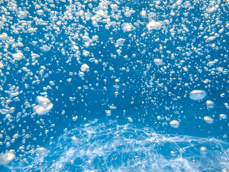  bubbles in fresh blue clear waterの写真素材