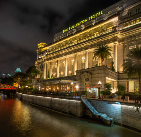 SINGAPORE CITY, SINGAPORE - FEBRUARY 15, 2020: Fullerton hotel in downtown Singapore at nightのeditorial素材