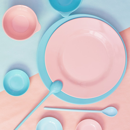 Set of pink and blue tablewareの写真素材