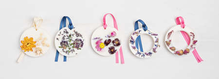 DIY scented soy wax sachet with botanicals and essencial oils. Natural handmade air freshener