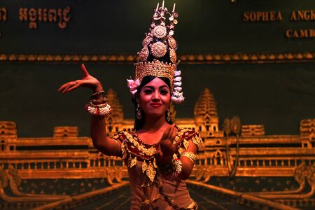 SIEMREAP, KHMER REPUBLIC - FEBRUARY 11: The unidentified woman is performing in Khmer dance in between a dinner meeting on February 11, 2012 at Sophea Angkor Pich Restaurant, Siemreap, Khmer Republic.のeditorial素材